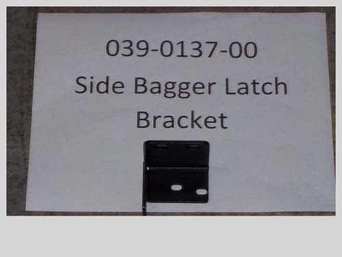 039-0137-00 - Side Bagger Latch Bracket | Free Shipping Over $100